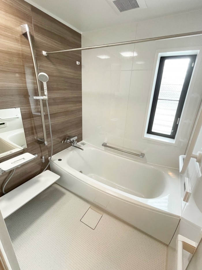 ウエーブ＆スプレー水流で節水しながら軽快な浴び心地　目黒区N様邸